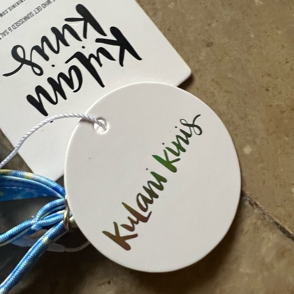 Kulani Kinis swimwear top NWT 2X Large.Blues and yellow with brass colored clasp - Picture 4 of 12